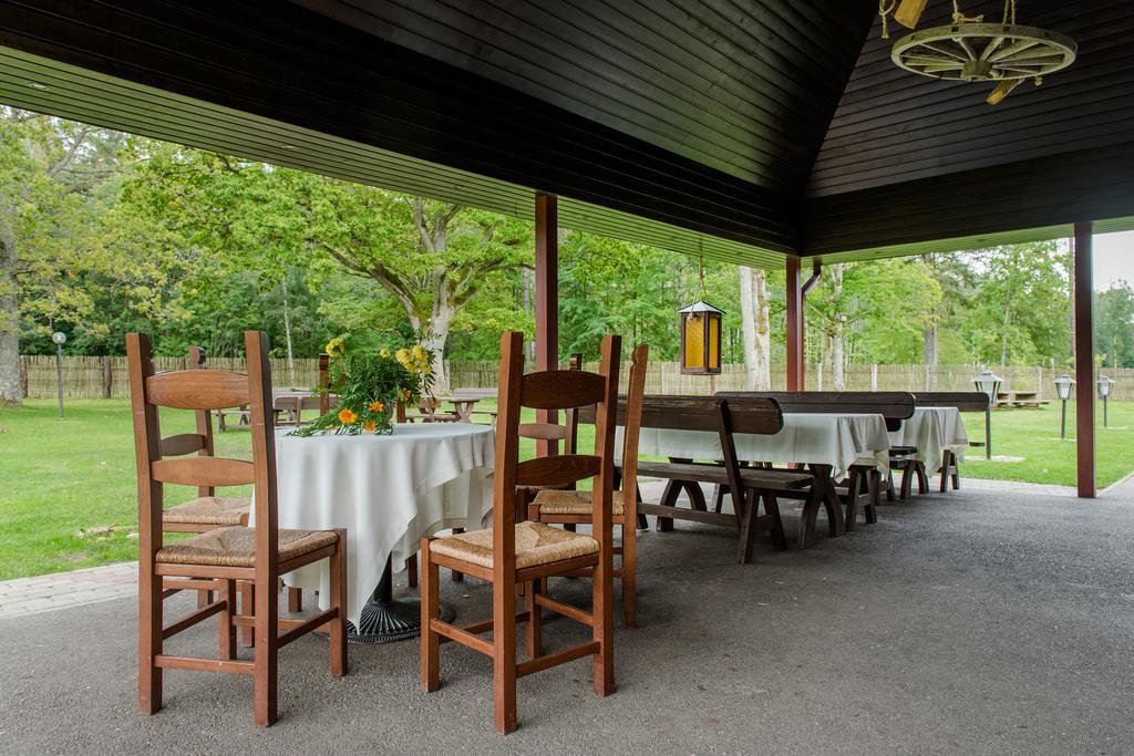 Hotel Viesu Nams Vecmuiza Tūja Exterior foto