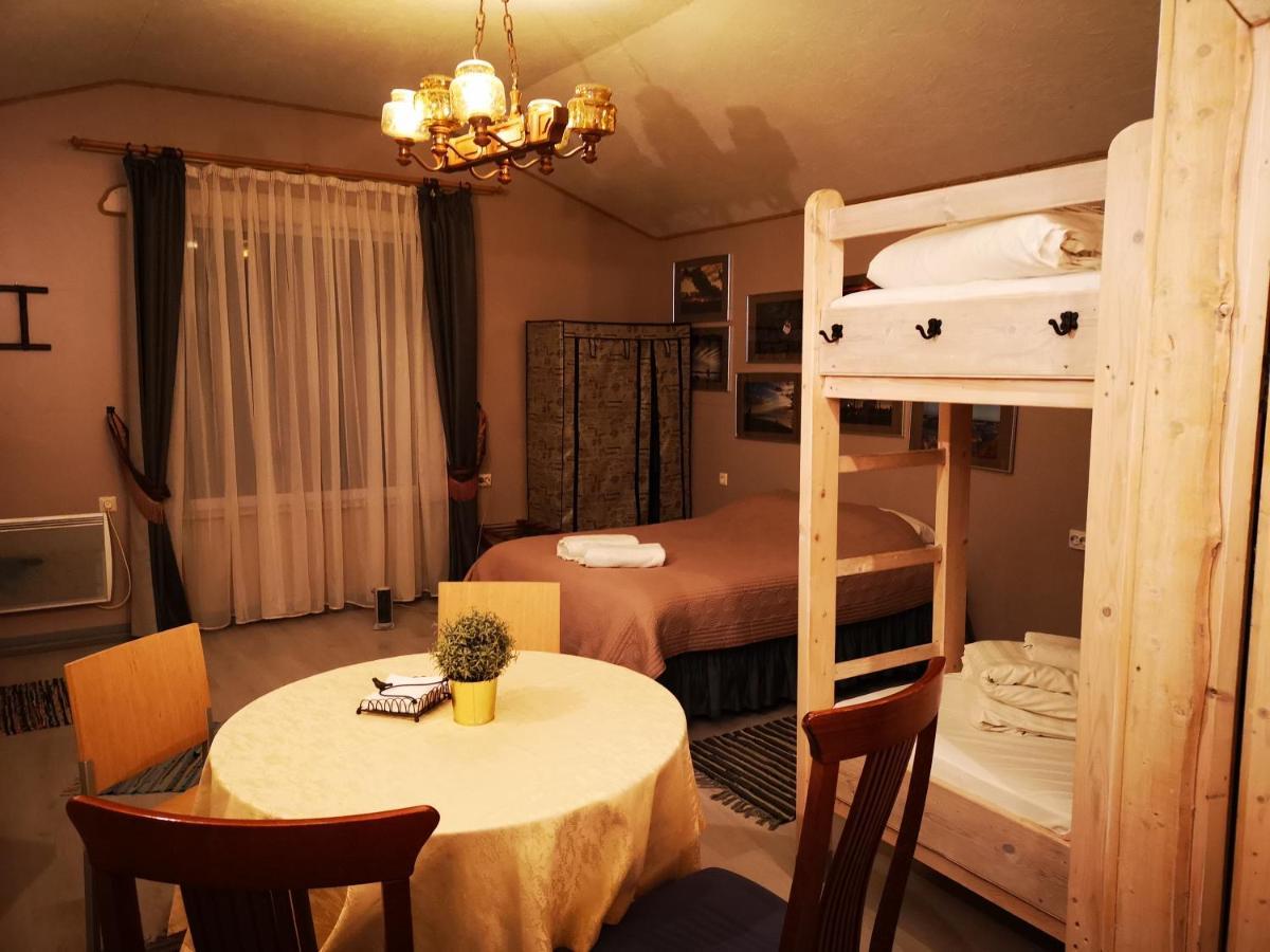 Hotel Viesu Nams Vecmuiza Tūja Exterior foto